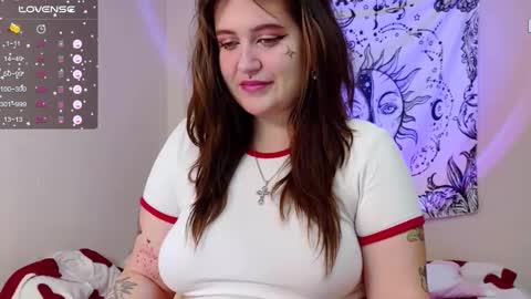 Snapshot of keshamoon chatting on 01.03.25 Kesha online show from 01.03.25