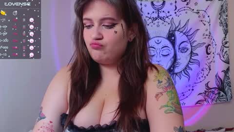 Snapshot of keshamoon chatting on 01.09.25 Kesha online show from 01.09.25