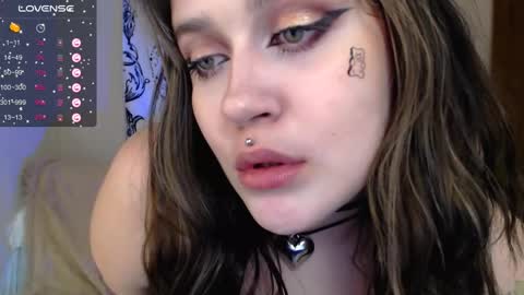 Snapshot of keshamoon chatting on 01.16.25 Kesha online show from 01.16.25