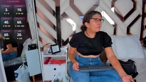 Keila Milf online show from 12.19.25