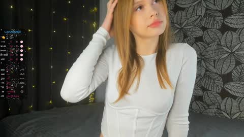 Hi Im Mary Glad to see you in my room  PVT is open online show from 01.19.25