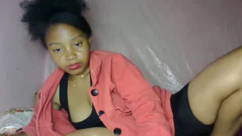 Snapshot of khaissa chatting on 12.20.25 khaissa online show from 12.20.25