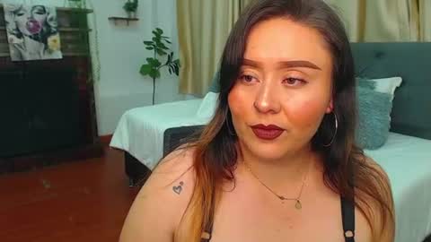 Snapshot of khalia_ chatting on 06.19.26 K H A I L A online show from 06.19.26