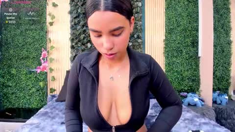 Snapshot of khateandersson chatting on 12.01.25 khateandersson online show from 12.01.25