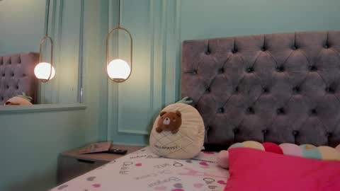 Snapshot of khaterine_hot_1 chatting on 12.17.24 Kathe Hot online show from 12.17.24