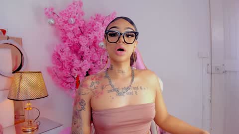 Khelany Isyy  online show from 12.16.24