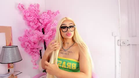 Khelany Isyy  online show from 01.22.25