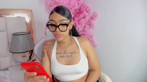 Khelany Isyy  online show from 02.09.25