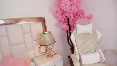 Khelany Isyy  online show from 02.11.25