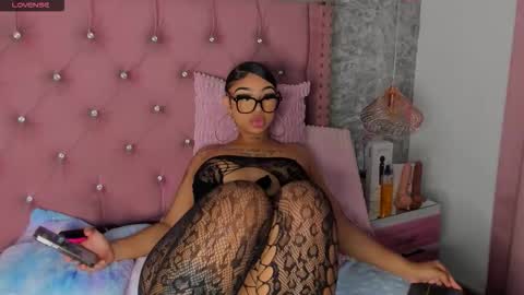 Khelany Isyy  online show from 11.06.25