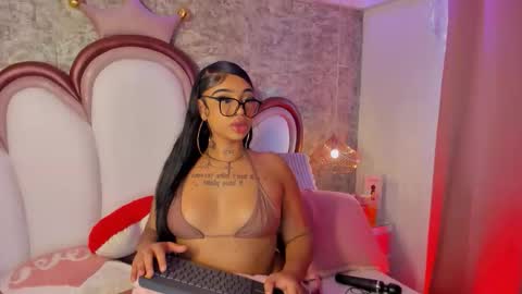 Khelany Isyy  online show from 03.13.26