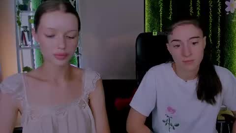 Snapshot of khloebeauty chatting on 07.31.26 khloebeauty online show from 07.31.26