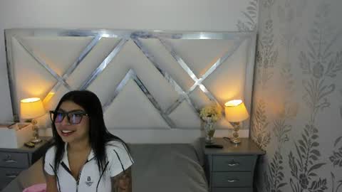 Snapshot of khloeblake chatting on 07.28.26 Khloe online show from 07.28.26