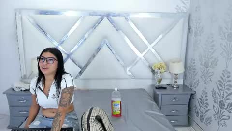Snapshot of khloeblake chatting on 07.28.26 Khloe online show from 07.28.26