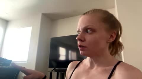 khloemariexoxo  online show from 10.17.25