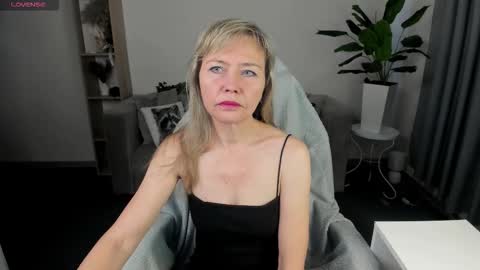 Snapshot of ki_wizz chatting on 02.08.26 Ellie online show from 02.08.26