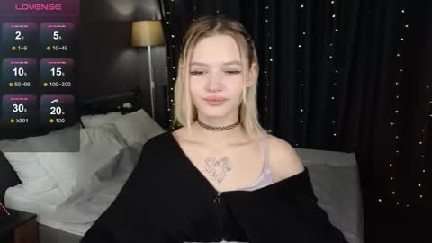 Snapshot of kiana_vision chatting on 12.21.25 Kiana online show from 12.21.25