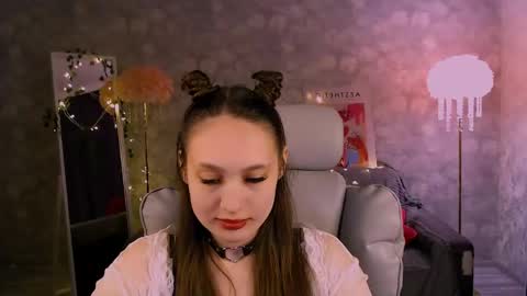 Snapshot of kiananowak chatting on 05.18.26 Kiana online show from 05.18.26
