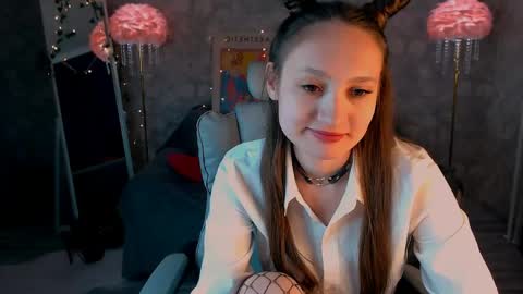 Snapshot of kiananowak chatting on 05.19.26 Kiana online show from 05.19.26