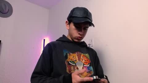 Snapshot of kianryu chatting on 11.11.25 Adrian Chlloe online show from 11.11.25