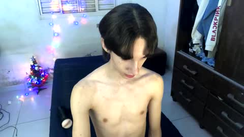 Snapshot of kiantwink chatting on 12.29.24 kiantwink online show from 12.29.24