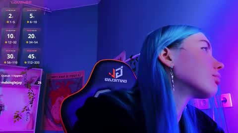 Snapshot of kiara_dream chatting on 09.22.25 Kira online show from 09.22.25