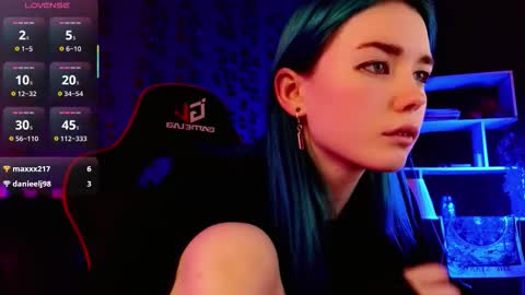 Snapshot of kiara_dream chatting on 10.08.25 Kira online show from 10.08.25