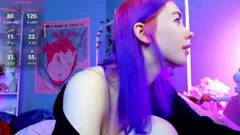 Snapshot of kiara_dream chatting on 10.21.25 Kira online show from 10.21.25