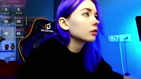 Snapshot of kiara_dream chatting on 11.10.25 Kira online show from 11.10.25