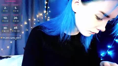 Snapshot of kiara_dream chatting on 12.16.25 Kira online show from 12.16.25