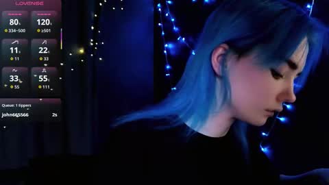 Snapshot of kiara_dream chatting on 12.21.25 Kira online show from 12.21.25