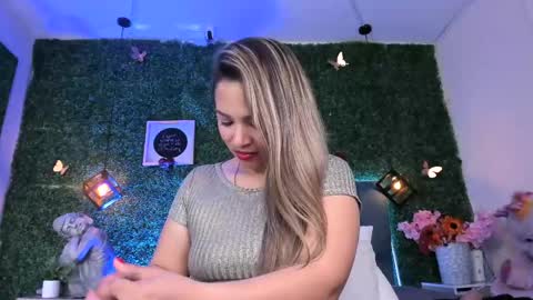 Snapshot of kiaraa88 chatting on 05.27.26 Valery online show from 05.27.26