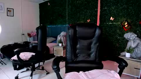 Snapshot of kiaraa88 chatting on 06.20.26 Valery online show from 06.20.26