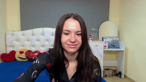 Snapshot of kiaracriegs chatting on 12.02.25 Kara online show from 12.02.25