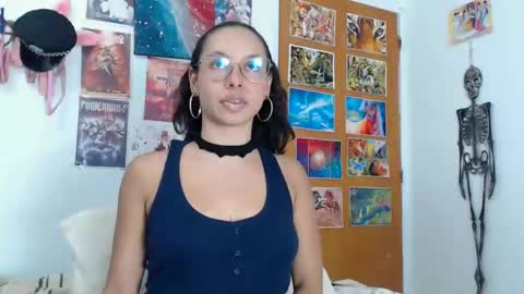 Snapshot of kiaralenon chatting on 11.21.25 kiaralenon online show from 11.21.25