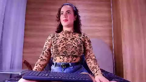 Snapshot of kiaralopez_ chatting on 06.17.26 kiaralopez_ online show from 06.17.26
