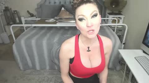 Snapshot of kiarose chatting on 03.07.25 Kia Rose online show from 03.07.25