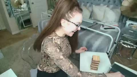 Snapshot of kiarose chatting on 09.28.25 Kia Rose online show from 09.28.25