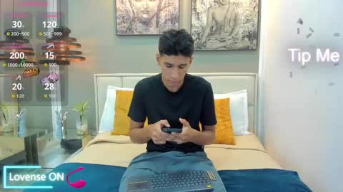 Snapshot of kieran_derek chatting on 11.11.25 Kieran Derek online show from 11.11.25