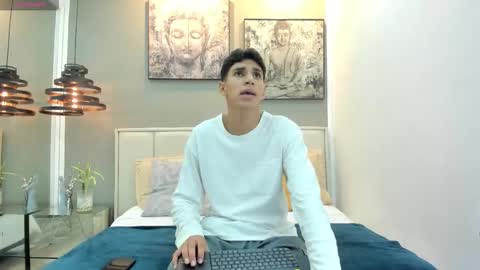 Snapshot of kieran_derek chatting on 12.14.25 Kieran Derek online show from 12.14.25