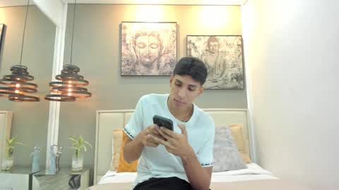 Snapshot of kieran_derek chatting on 12.21.25 Kieran Derek online show from 12.21.25