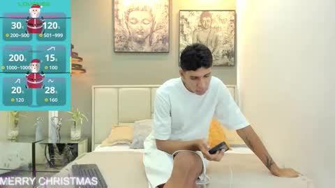 Snapshot of kieran_derek chatting on 12.22.25 Kieran Derek online show from 12.22.25