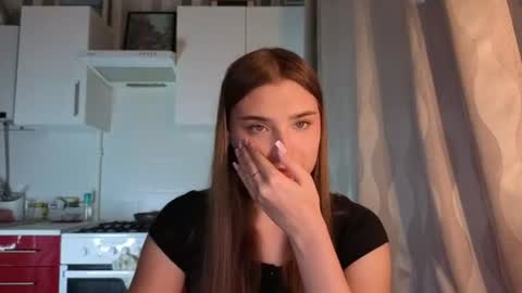 Snapshot of kierstentates chatting on 06.18.26 Ola my name is Lissa Lets hit 10 Thumbs Up together online show from 06.18.26