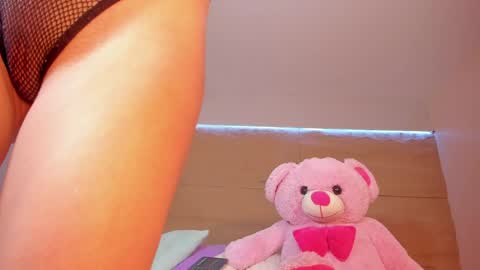 Snapshot of kiimcooper chatting on 01.20.25 KIM COOPER online show from 01.20.25