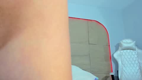 Snapshot of kiimcooper chatting on 03.12.25 KIM COOPER online show from 03.12.25