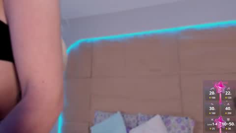 Snapshot of kiimcooper chatting on 11.15.25 KIM COOPER online show from 11.15.25