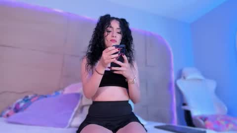 Snapshot of kiimcooper chatting on 12.22.25 KIM COOPER online show from 12.22.25