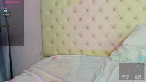 Snapshot of kiitty_horny_ chatting on 02.19.26 Melody online show from 02.19.26