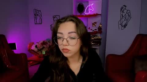 Snapshot of kiki_swan chatting on 03.05.25 kiki_swan online show from 03.05.25