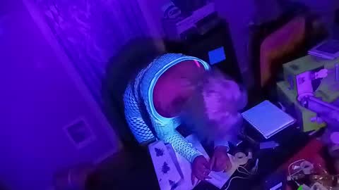 Snapshot of kikilovespartylights chatting on 12.18.24 kikilovespartylights online show from 12.18.24